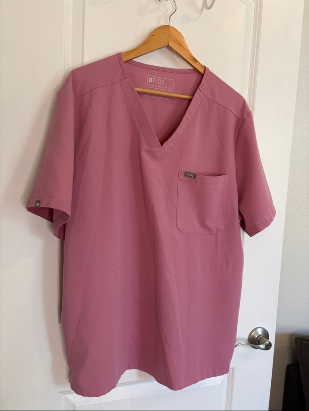 Figs Chisec Three Pocket Scrub Top Chalk Pink Size XXL - Picture 5 of 11